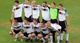 曼联雨夜激战切尔西，力克强敌创奇迹